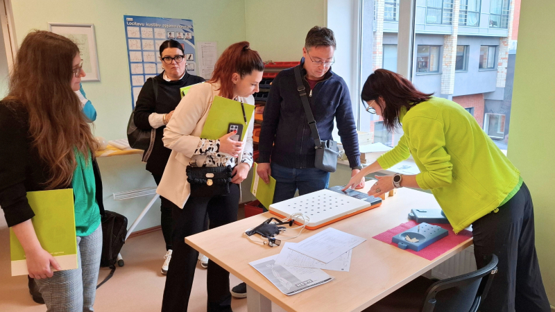 4.	Viesi iepazīst ergoterapijā lietotos instrumentus