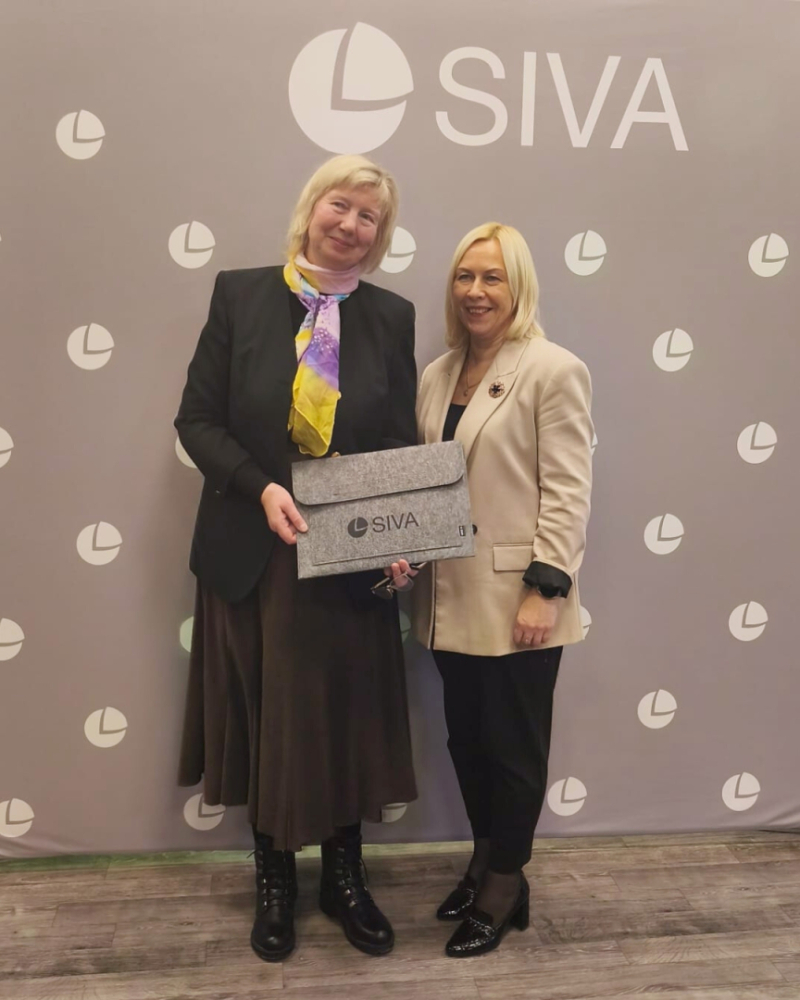 9.	SIVA koledžas vadītāja Inguna Zuševica un SIVA koledžas un Rīgas Menedžmenta koledžas lektore Terēza Korsaka