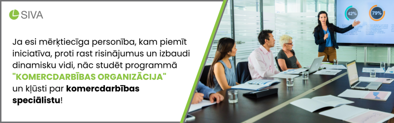 Sieviete birojā prezentē rezultātus kolēģiem, blakus tekstuāls profesijas apraksts