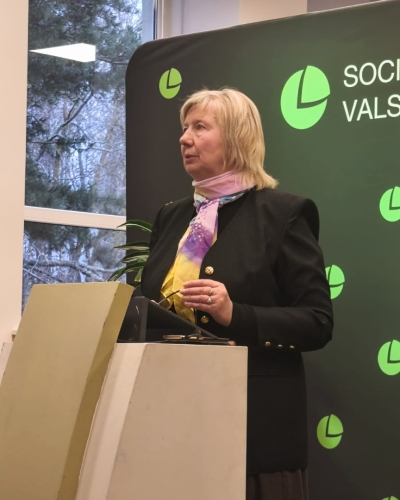 2.	Konferencē uzstājas Terēza Korsaka