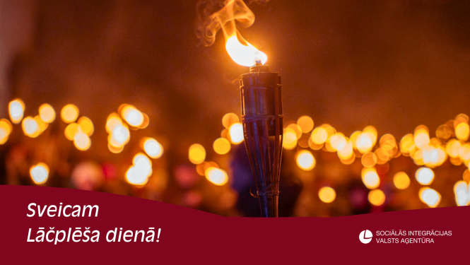 Iedegta lāpa ar gaismiņām fonā un sveiciens Lāčplēša dienā.