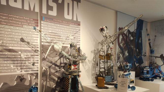 Viena Mariaberg klienta izveidotie darbi, kas atgādina no konstruktora izveidotus robotus.