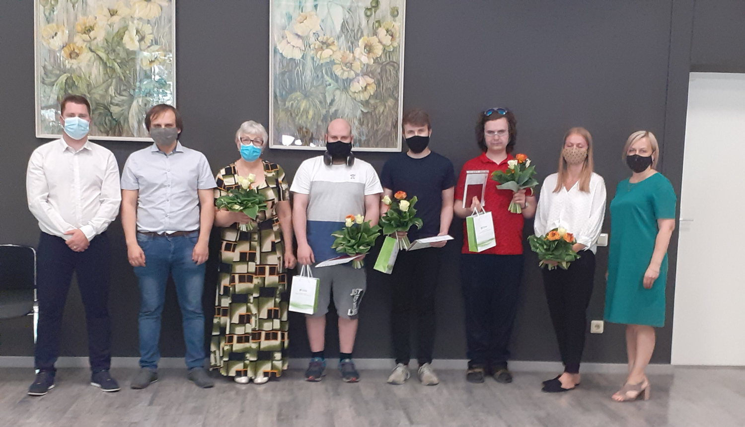 17.jūnija izlaiduma dalībnieku un absolventu kopbilde