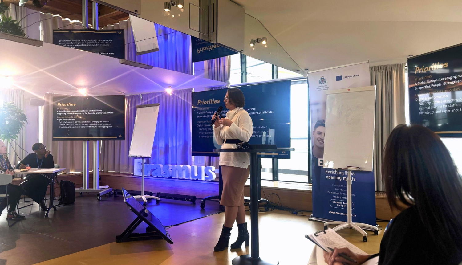 SIVA vecākā eksperte sadarbības jomā Katrīna Sevruka prezentē "Amber Briges" projektu