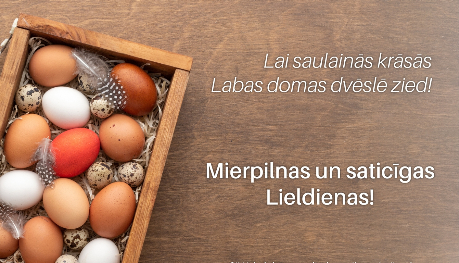 Lieldienu apsveikums - koka kaste ar krāsotām olām