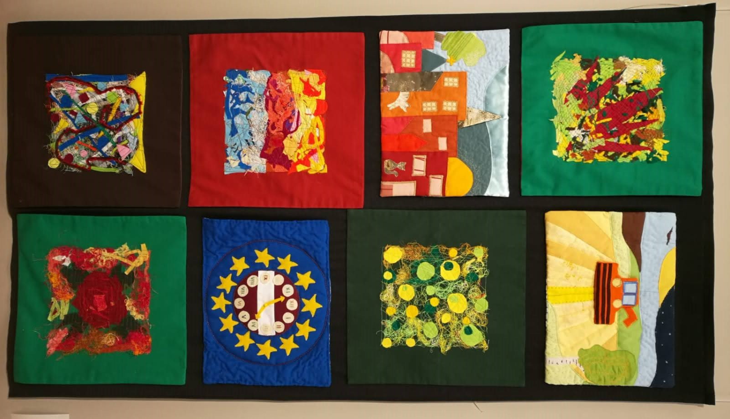 Jūrmalas profesionālās vidusskolas audzēkņu izšūtie raibie un spilgtie mini kvilti